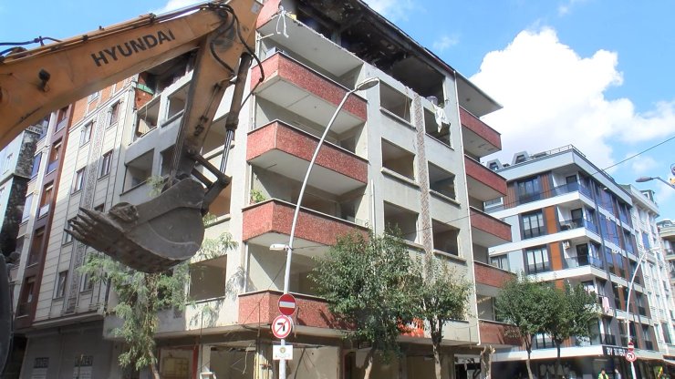 Bahçelievler'de Patlamanın Olduğu Apartmanın Yıkımı Başladı