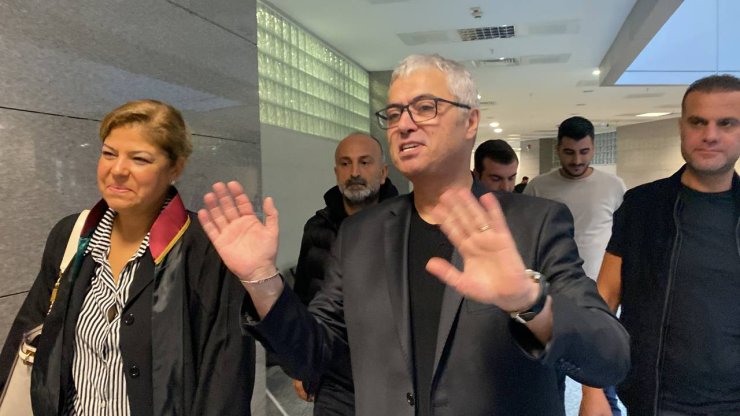 Şarkıcı Cengiz Kurtoğlu'nun Darp Davasında 1 Yıl 9 Aya Kadar Hapsi İstendi