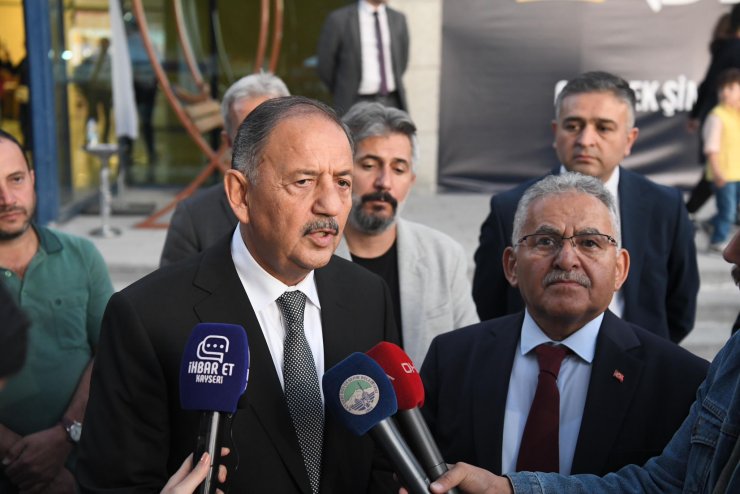 Bakan Özhaseki: Medeni Geçinen Batı Ülkelerinin Hepsi O Vahşilere Destek Veriyor