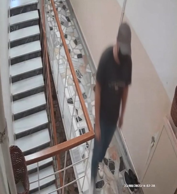 Eski Futbolcu Ve Teknik Direktör Raşit Çetiner'in Sesini Taklit Ederek Annesini Dolandırdılar