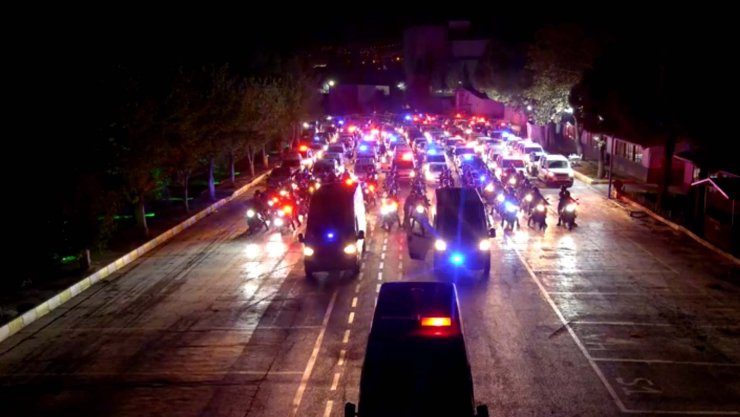 İzmir'de Hava Destekli Operasyon; Aranması Bulunan 129 Şüpheli Yakalandı