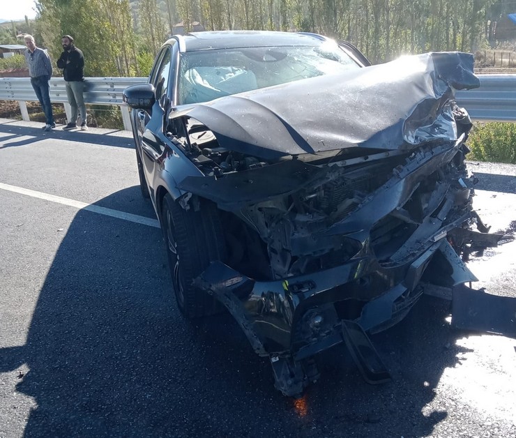 orumun-mecitozu-ilcesinde-iki-otomobilin-carpismasi-sonucu-1-kisi-oldu-2-kisi-yaralandi-5.jpg