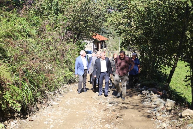 ak-parti-rize-milletvekili-av-harun-mertoglu-gectigimiz-gunlerde-siddetli-yagislarin-neden-oldugu-ardesendeki-heyelan-bolgelerinde-incelemelerde-bulundu-10.jpg
