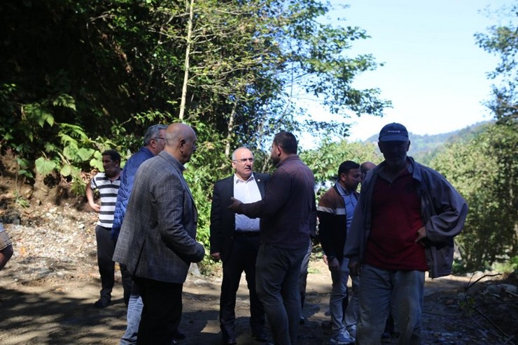 ak-parti-rize-milletvekili-av-harun-mertoglu-gectigimiz-gunlerde-siddetli-yagislarin-neden-oldugu-ardesendeki-heyelan-bolgelerinde-incelemelerde-bulundu-3.jpg