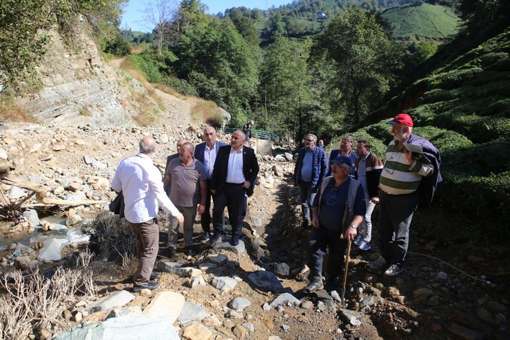 ak-parti-rize-milletvekili-av-harun-mertoglu-gectigimiz-gunlerde-siddetli-yagislarin-neden-oldugu-ardesendeki-heyelan-bolgelerinde-incelemelerde-bulundu-8.jpg