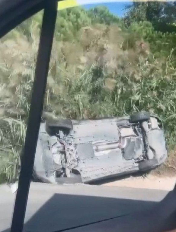 Başakşehir'de Hafriyat Kamyonu Karşı Şeride Geçerek Otomobile Çarptı