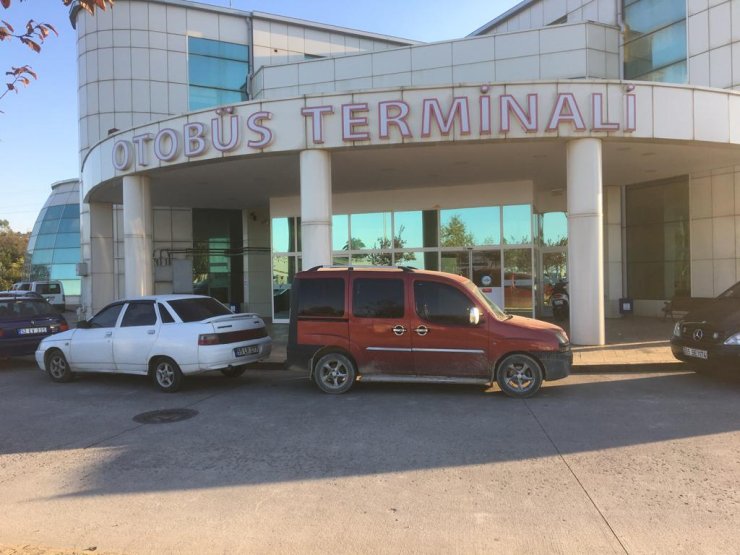 Eski Eşini Otogarda Tabancayla Vurup, Kaçtı