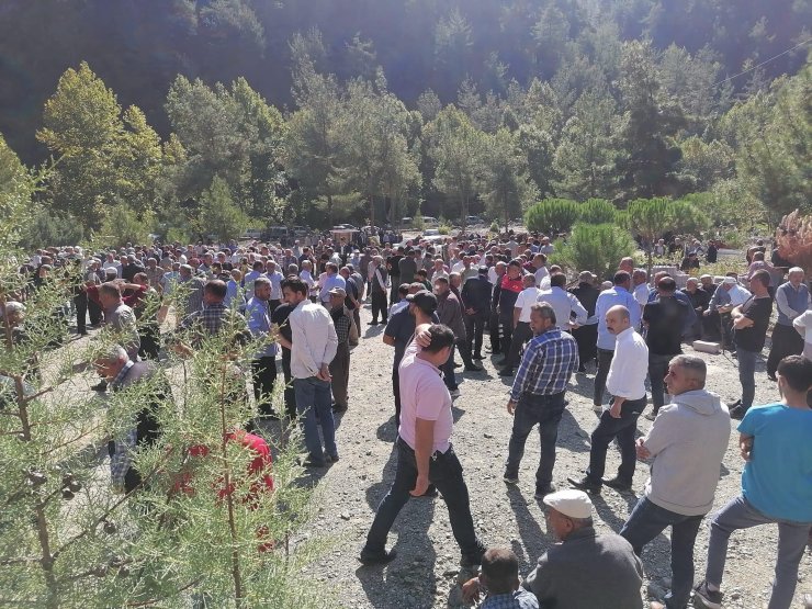 Osmaniye'deki Kazada Ölen Aynı Aileden 4 Kişi Son Yolculuklarına Uğurlandı