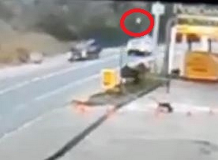 rizede-motosiklet-surucusu-harun-asliyuksek-oldugu-kaza-kamerada-1.jpg
