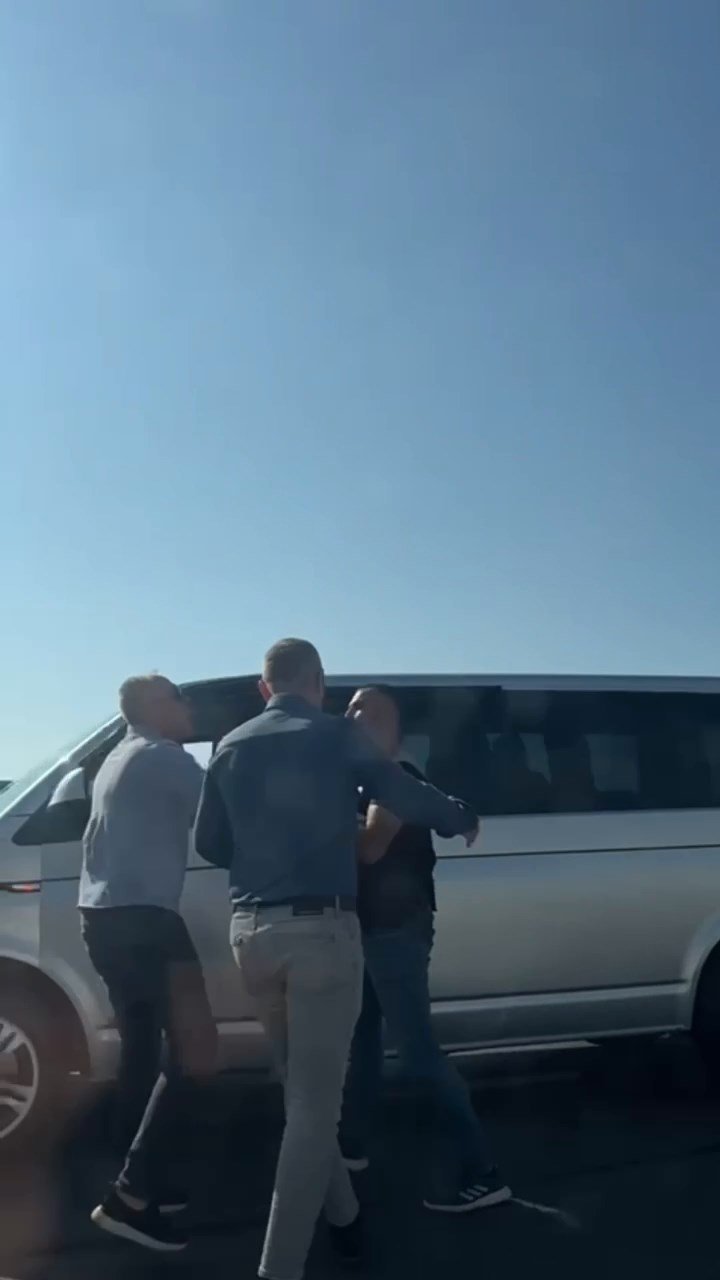 Büyükçekmece'de Düğün Konvoyundakiler Minibüs Sürücüsüne Saldırdı