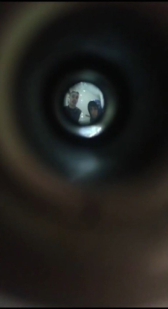 Sultangazi'de Hırsızları Kapı Dürbününden Cep Telefonu Kamerasıyla Kaydetti