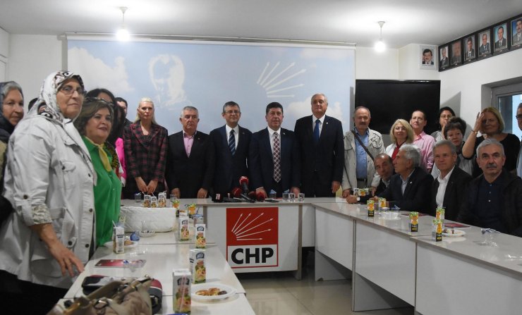 Chp'li Özel: Kapı Önüne Koymaları Değil; Babaevinin Kapılarını Açmayı Vadediyorum (2)