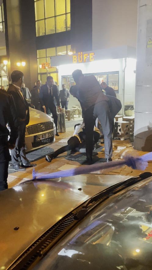 Düğün Salonu Önünde Tekme-tokat Kavga Kamerada