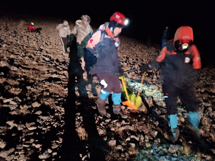 Hasandağı’nda Mahsur Kalan 3 Kişi, Askeri Helikopterle Kurtarıldı