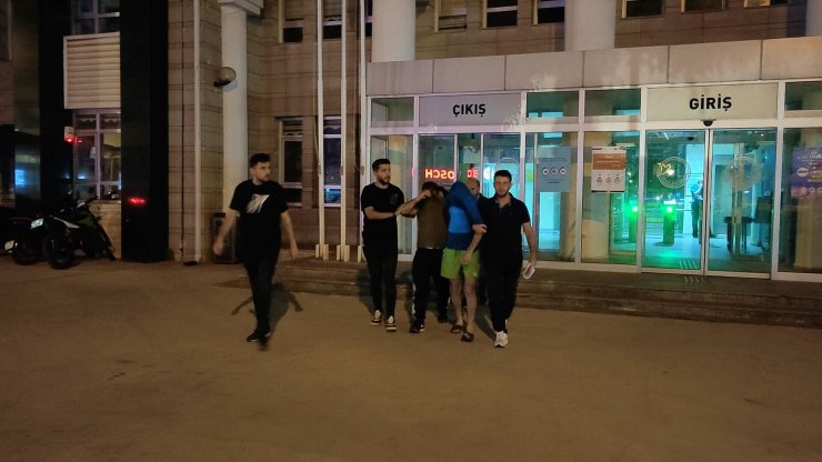 Kuşadası'nda 5 Kaçak Göçmen Yakalandı, 3 Organizatör Tutuklandı