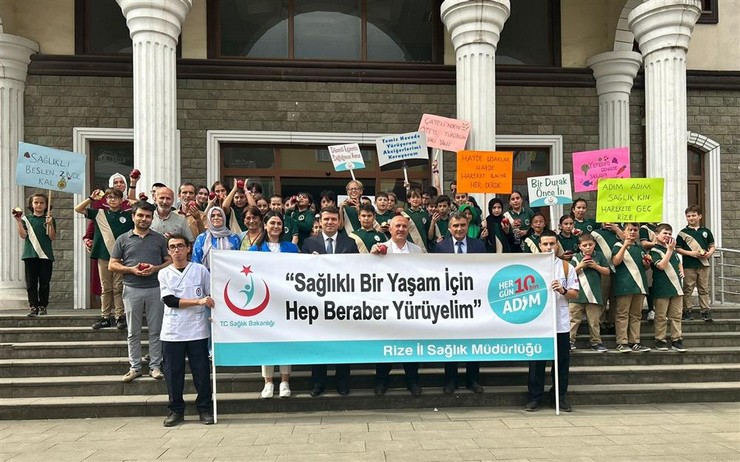 rizede-saglik-mudurlugunden-dunya-yuruyus-gunu-etkinligi-1.jpg