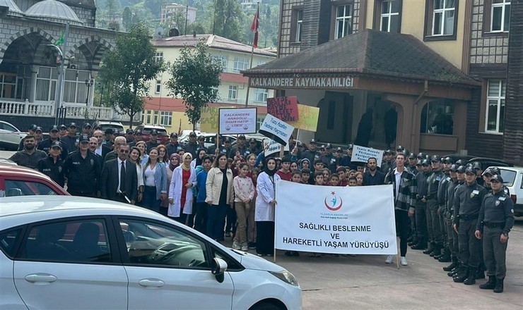 rizede-saglik-mudurlugunden-dunya-yuruyus-gunu-etkinligi-8.jpg