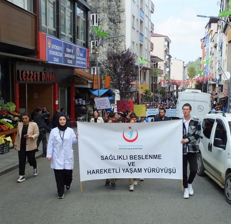 rizede-saglik-mudurlugunden-dunya-yuruyus-gunu-etkinligi-9.jpg