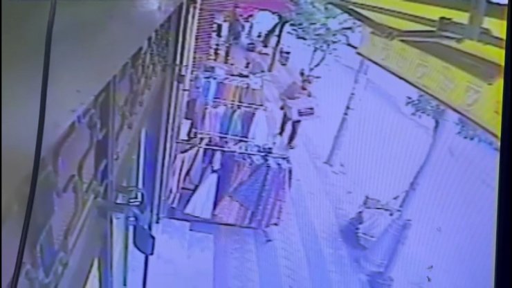 Sultangazi’de İş Yerinden Fırını Çalan Şüpheli Kamerada