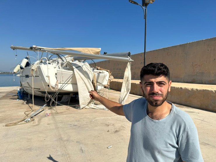 Yelkenli Tekne Kayalara Çarpıp Battı, Kaptan Ve Yanındaki Kişi Kurtuldu