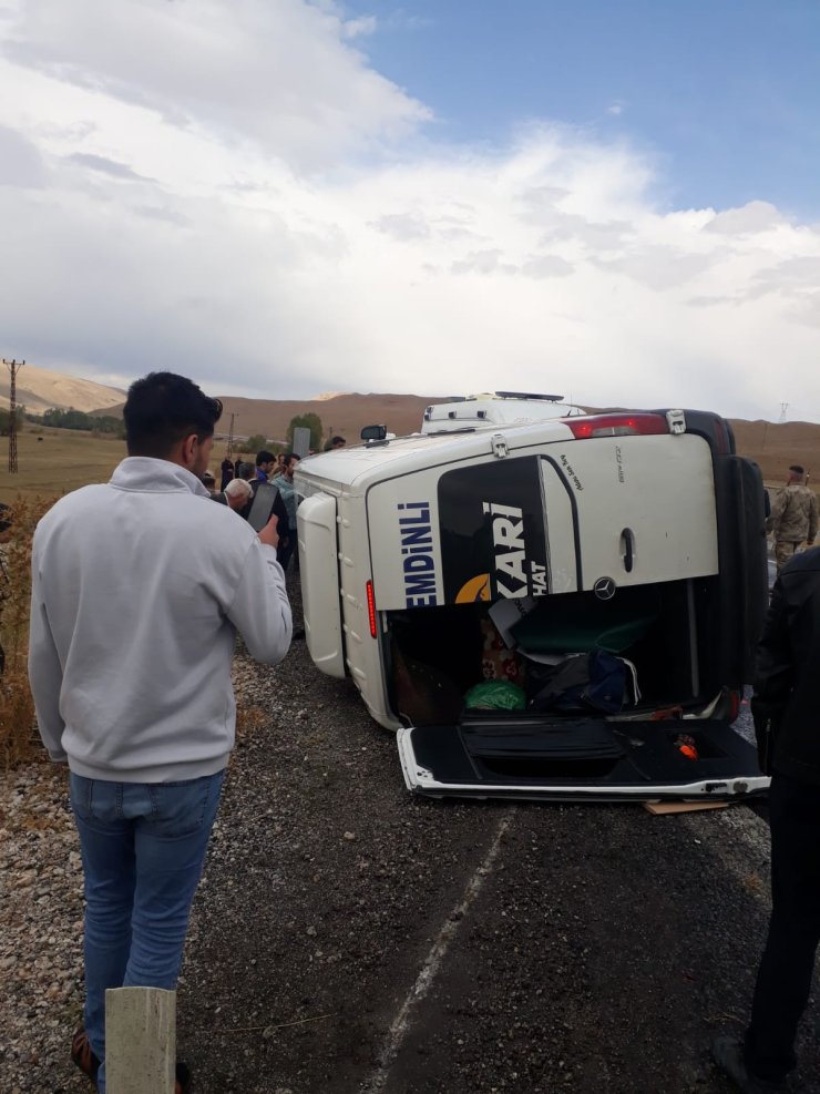 Yolcu Minibüsü Devrildi: 10 Yaralı