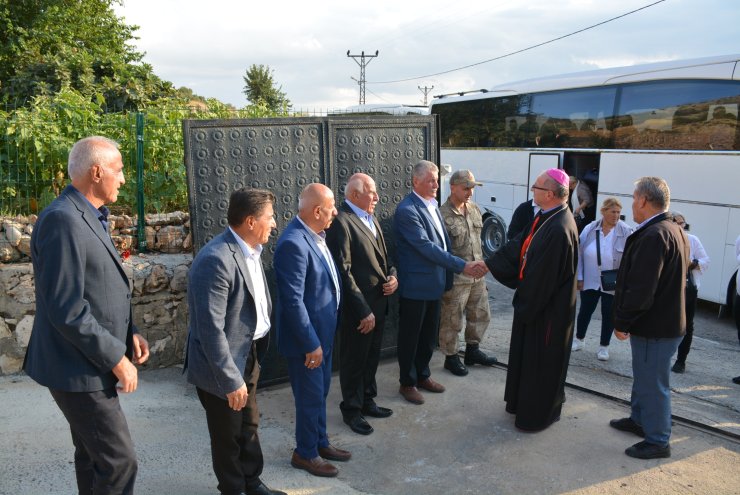 30 Yıl Sonra Memleketlerine Dönüp, Ayin Yaptılar