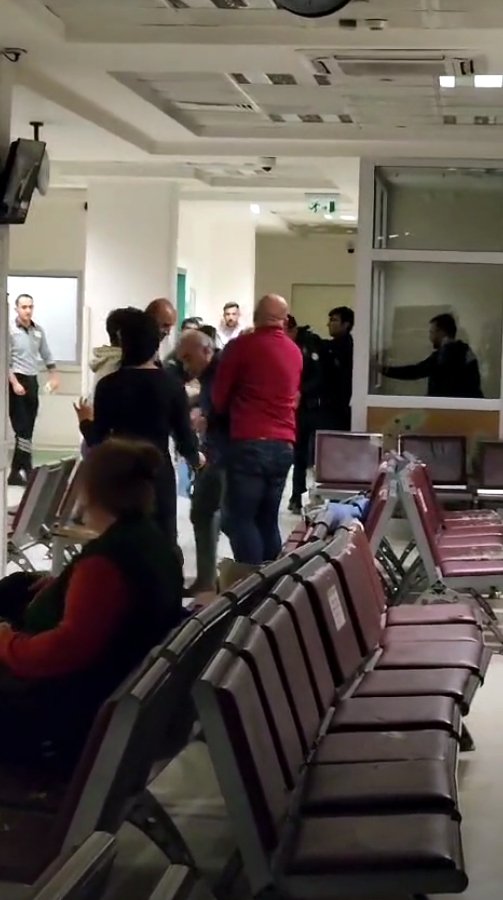 Acil Serviste Bıçakla Taşkınlık Yapan Kişiye Gözaltı