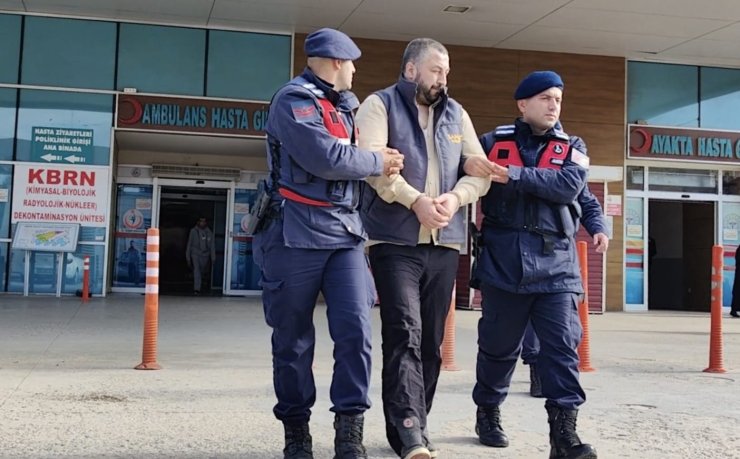 Babası Ve Ablasını Darbeden Şizofreni Hastası Sağlıkçılara Da Saldırdı; Tutuklandı