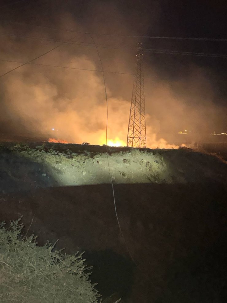 Batman’da Kopan Elektrik Teli, Anız Yangınına Neden Oldu