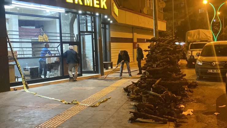 Diyarbakır'da Fırında Silahlı Saldırı; Ekmek Almaya Gelen Genç Kız İle Bir Personel Yaralandı