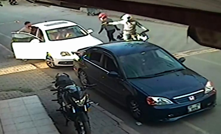 Fırıncı, Tahsilat İçin Gelen Uncunun Para Dolu Çantasını Silahla Gasbetti