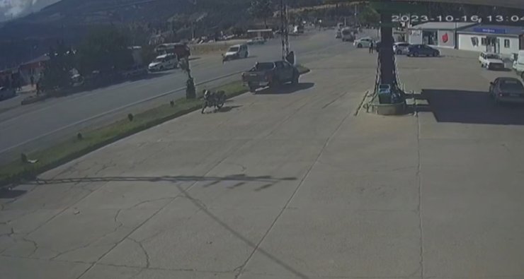 Hafif Ticari Aracın Çarptığı Emine Öldü; Kaza Anı Kamerada