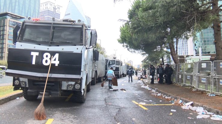 İsrail Başkonsolosluğu'nun Çevresi Demir Bariyerlerle Kapatıldı