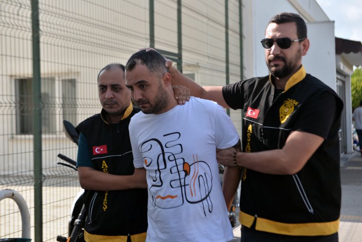 Sevgilisini Boğmaya Çalıştı, Yardım Etmek İsteyeni Öldürüp, 3 Kişiyi Yaraladı