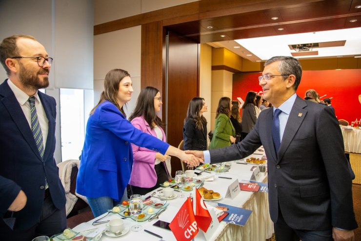 Chp'li Özel: Milletvekili Grubunda Yüzde 55'e 45, Biz Öndeyiz