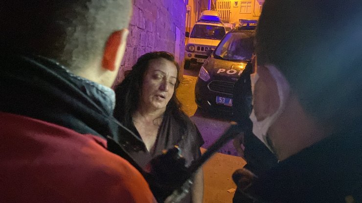 Evde Çıkan Yangından Kurtarıldı, Sağlık Ekiplerine Zorluk Yaşattı