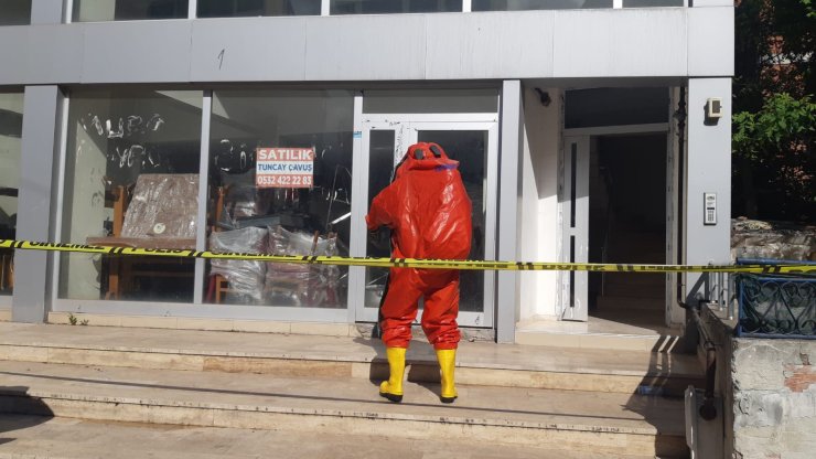 Kimyasal Patlamanın Olduğu Binanın Yanındaki Apartmanda, Duman Ve Koku Ekipleri Harekete Geçirdi