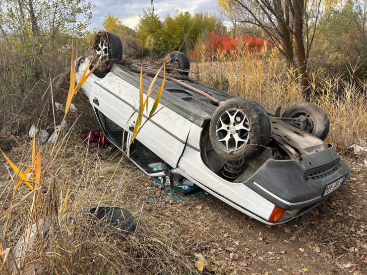 Otomobil Şarampole Devrildi: 5 Yaralı