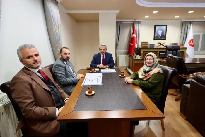 rize-valisi-ihsan-selim-baydas-rize-il-muftulugunu-ziyaret-ederek-muftulugun-hizmet-ve-calismalari-hakkinda-brifing-aldi-3.jpg