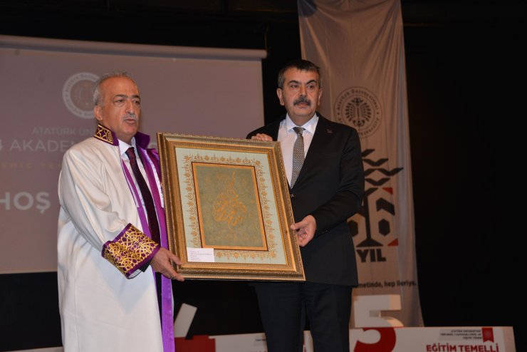 Bakan Tekin: Uluslararası Metinlerin Toplumsal Değerlerimizi Savunacak Şekilde Düzenlenmesi Lazım