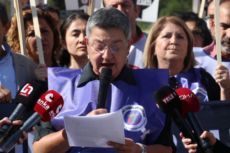 Bakanlık Önünde Sağlıkta Şiddete Tepki