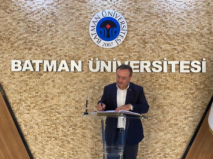 caykur-genel-muduru-yusuf-ziya-alim-batman-universitesini-ziyaret-ederek-rektor-prof-dr-idris-demir-ile-gorustu-5.jpg