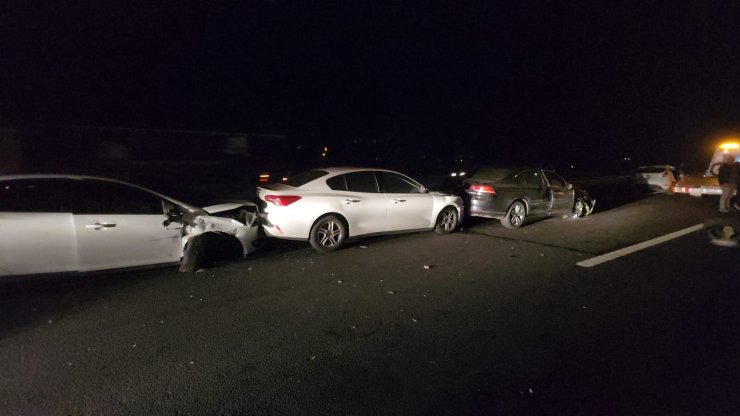 Otoyolda 11 Araç Zincirleme Kazaya Karıştı: 7 Yaralı