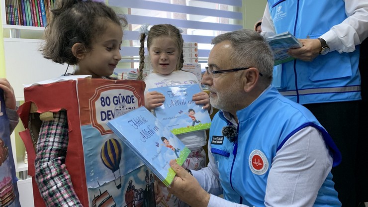 turkiye-diyanet-vakfi-bir-yilda-55-bin-kitap-dagitti-3.jpg