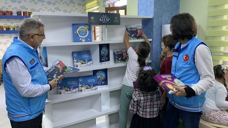 turkiye-diyanet-vakfi-bir-yilda-55-bin-kitap-dagitti-4.jpg