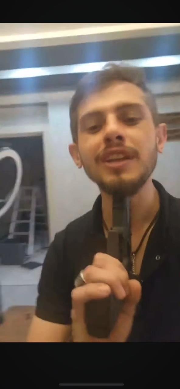 Youtuber Canlı Yayında İntihara Kalkıştı; Polis İknaya Çalışırken Kaçtı