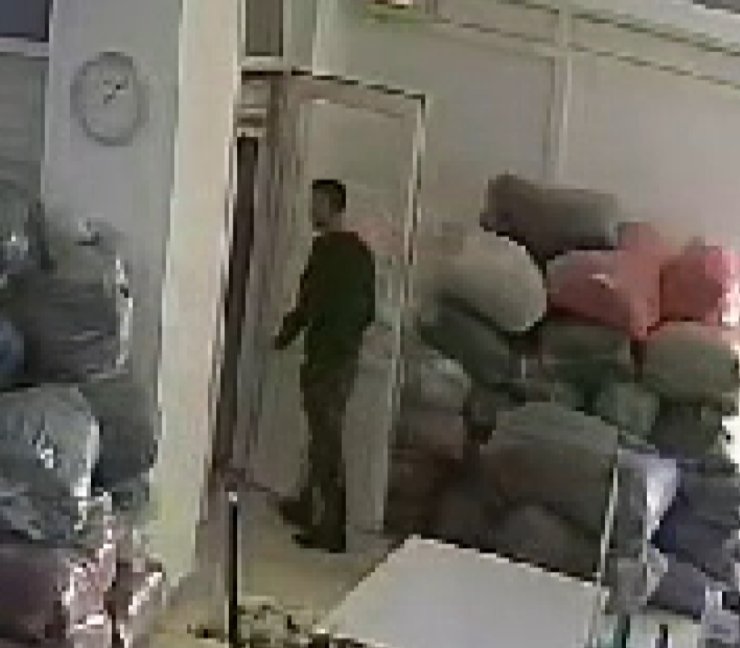 Bağcılar'da Park Halindeki Aracın Çalınması Kamerada