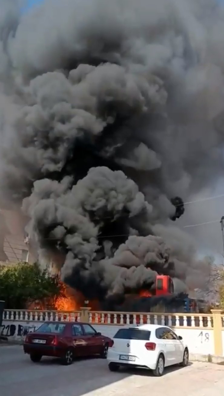 Dikim Atölyesi Ve Deposunda Çıkan Yangın, Söndürüldü