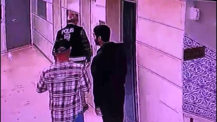 Fatih'te Polis Yeleğiyle Milyonluk Gasp