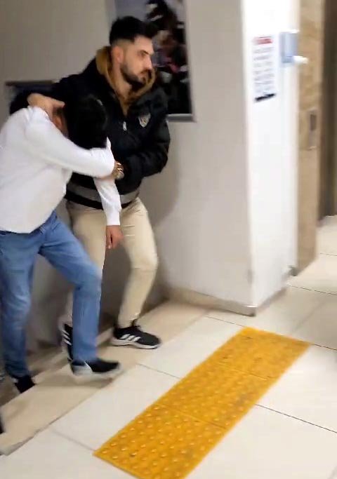 Liselilerin 'Kız Meselesi' Kavgasında Darbedilip, Bıçaklandı; O Anlar Kamerada (2)